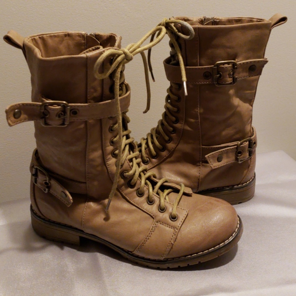 Cathy Jean tan lace up boots w/side zipper. Size 7